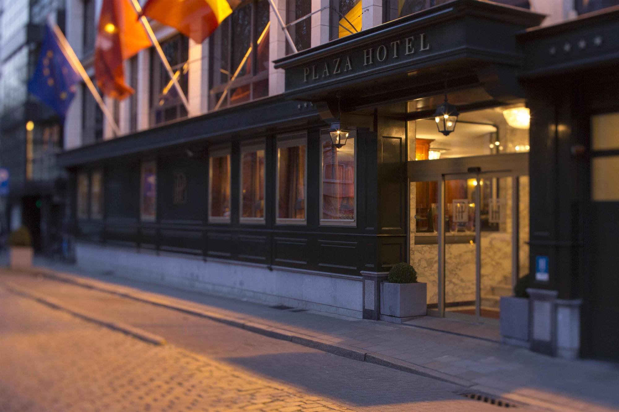 Leonardo Hotel Antwerp The Plaza Exterior photo